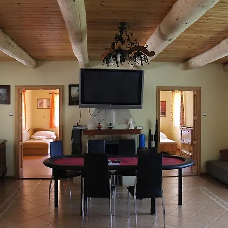 Ξενοδοχείο με διαμερίσματα Szoloszem Farm Tiszaszolos